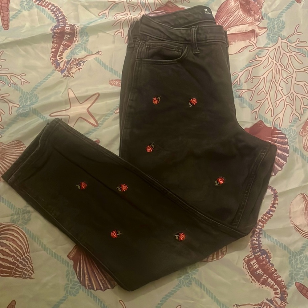 Hollister Black Embroidered Roses Vintage Stretch Curvy High Rise MomJeans
